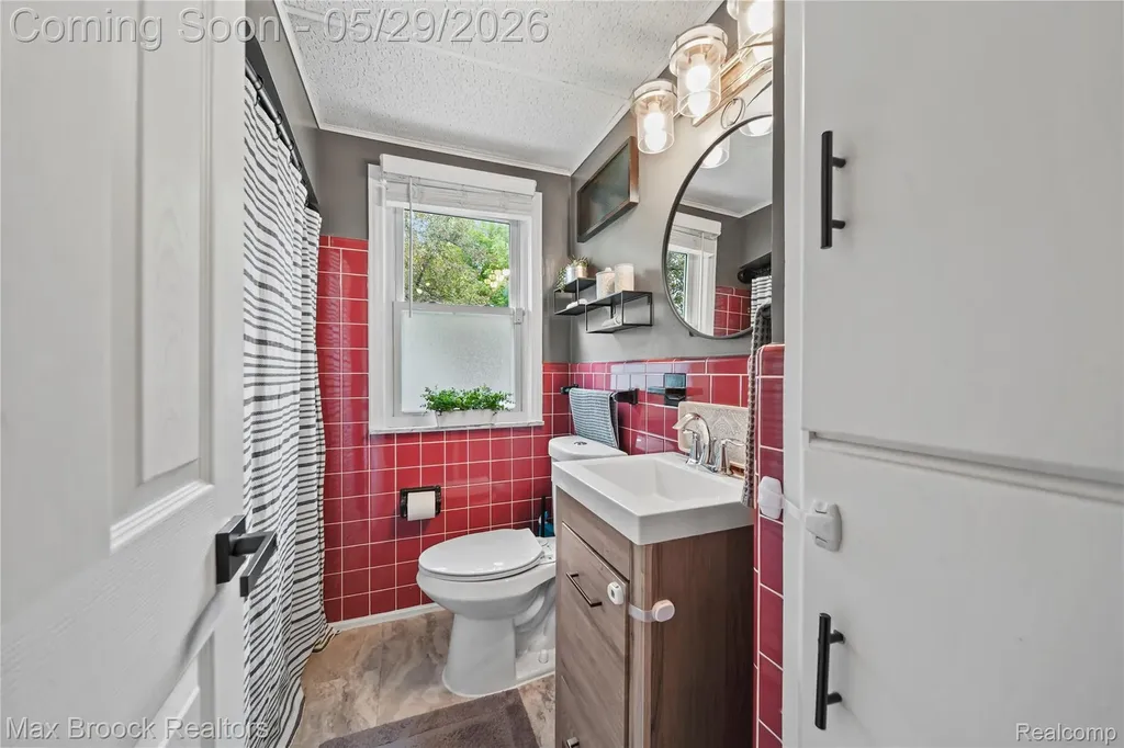 9301 Dixie Redford Charter Township MI 48239