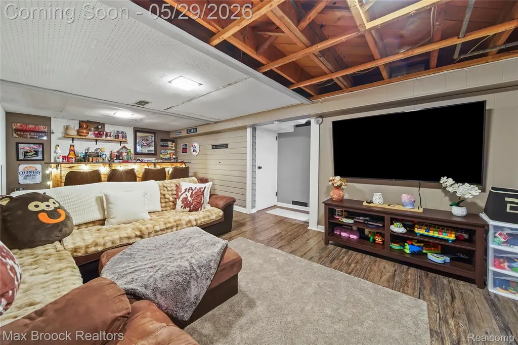 9301 Dixie Redford Charter Township MI 48239