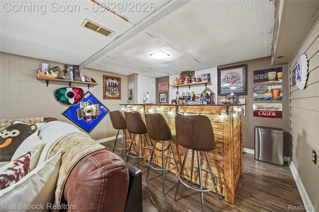 9301 Dixie Redford Charter Township MI 48239