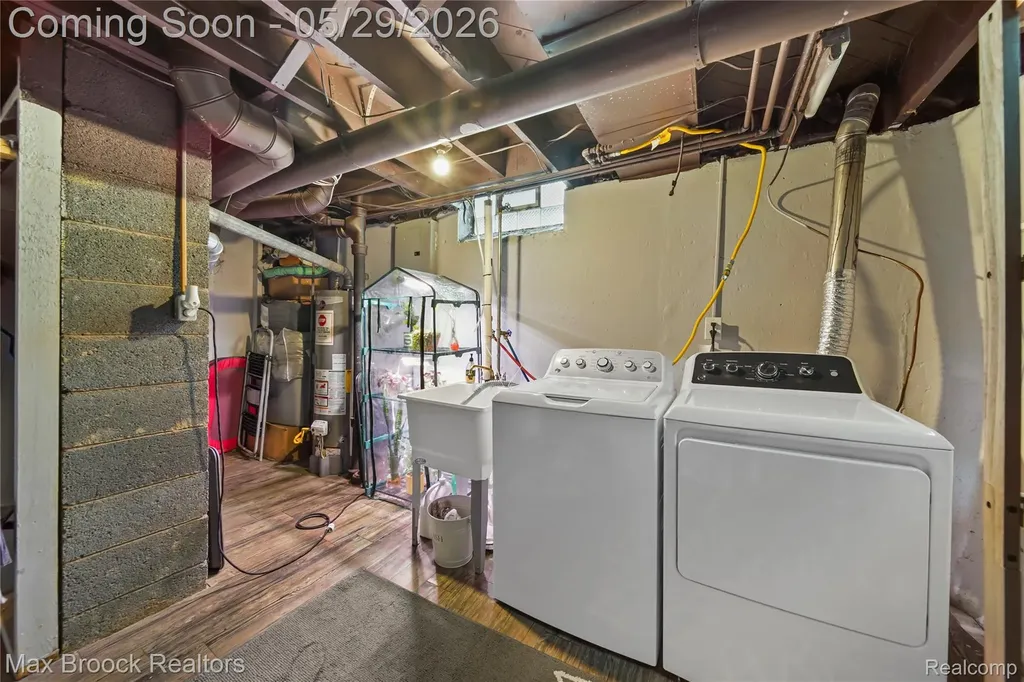 9301 Dixie Redford Charter Township MI 48239