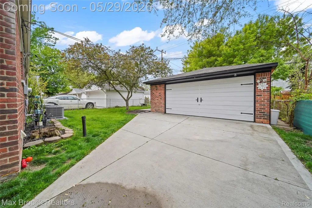9301 Dixie Redford Charter Township MI 48239