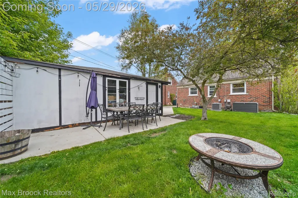 9301 Dixie Redford Charter Township MI 48239