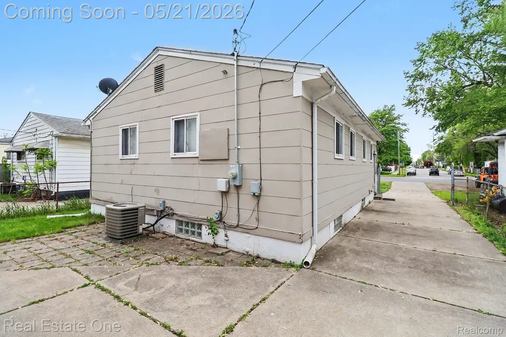 6305 Beech Daly Road Taylor City MI 48180