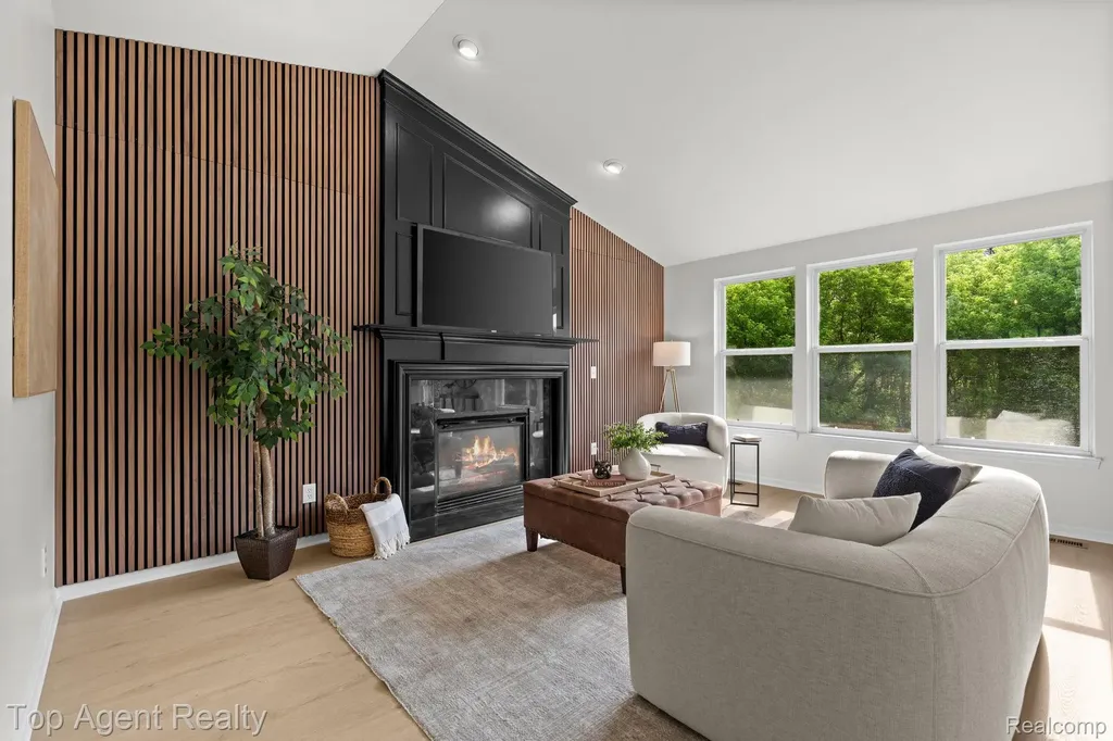 907 Deer Valley Road Holly Township MI 48442