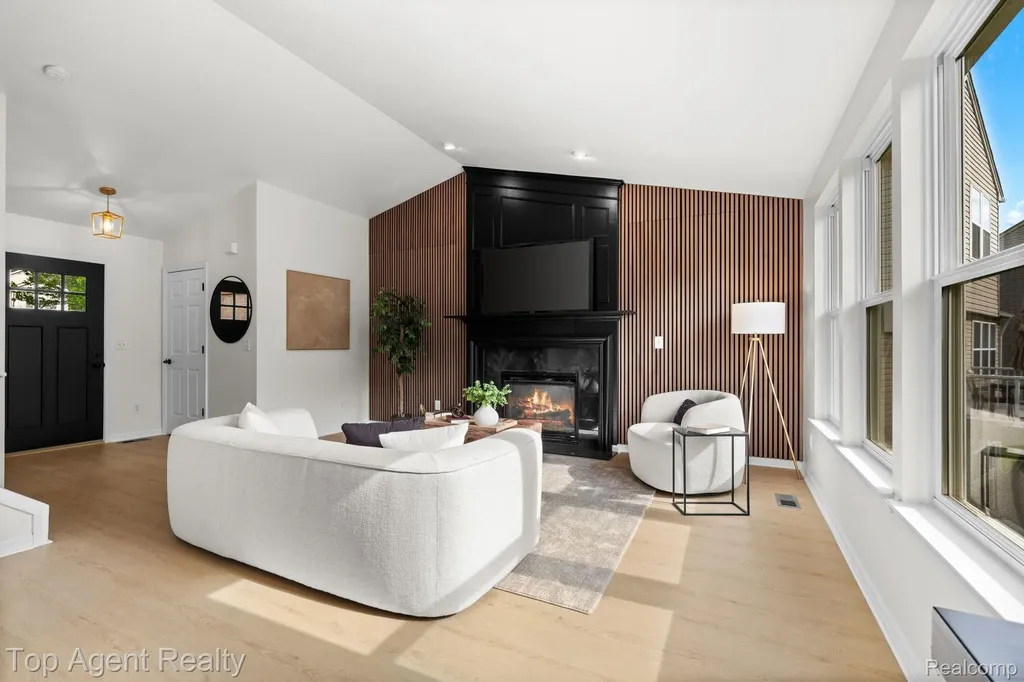 907 Deer Valley Road Holly Township MI 48442