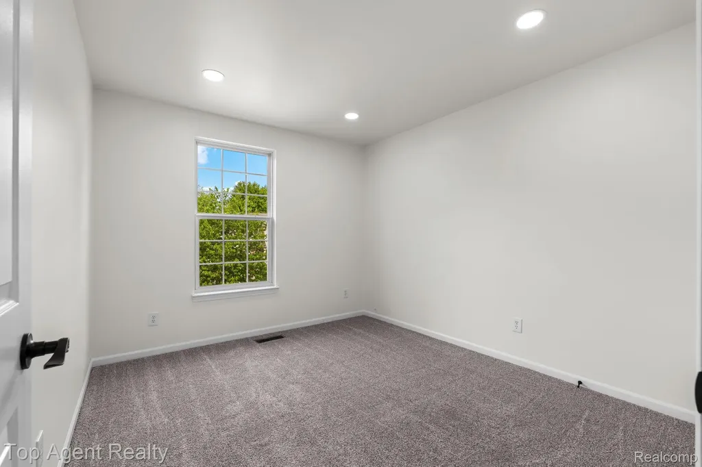 907 Deer Valley Road Holly Township MI 48442