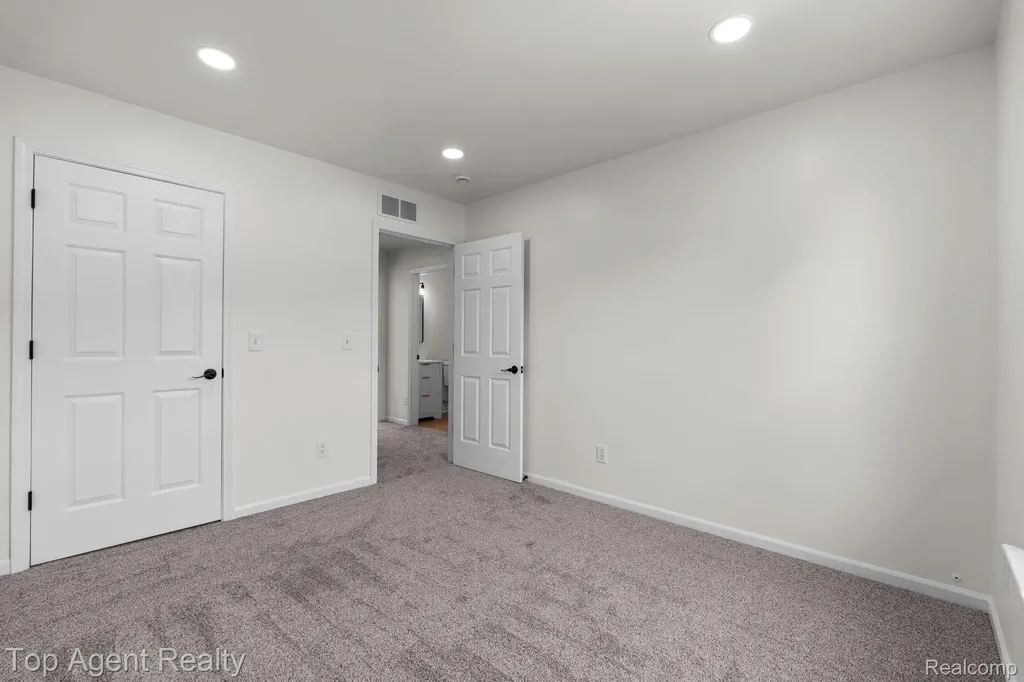 907 Deer Valley Road Holly Township MI 48442