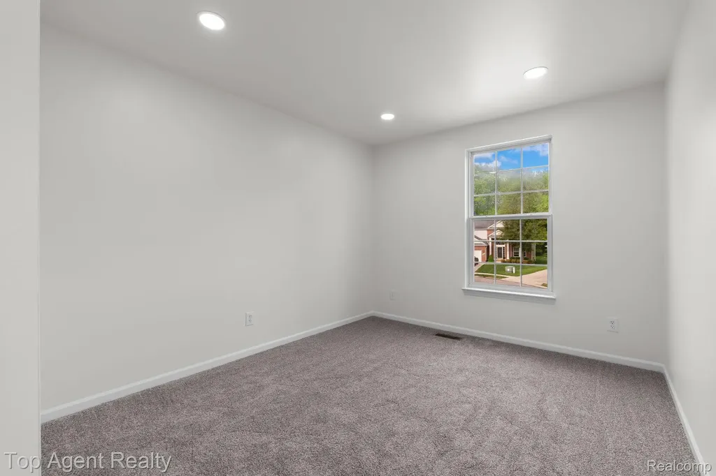 907 Deer Valley Road Holly Township MI 48442