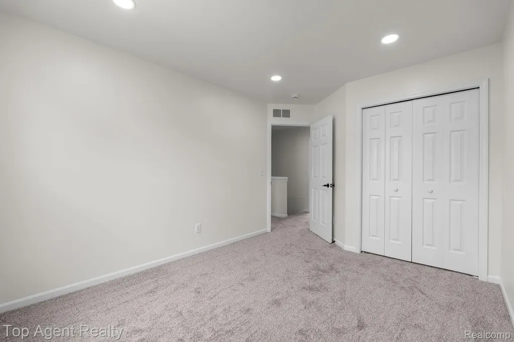 907 Deer Valley Road Holly Township MI 48442