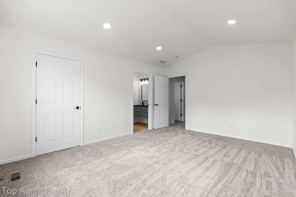 907 Deer Valley Road Holly Township MI 48442