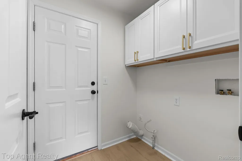 907 Deer Valley Road Holly Township MI 48442