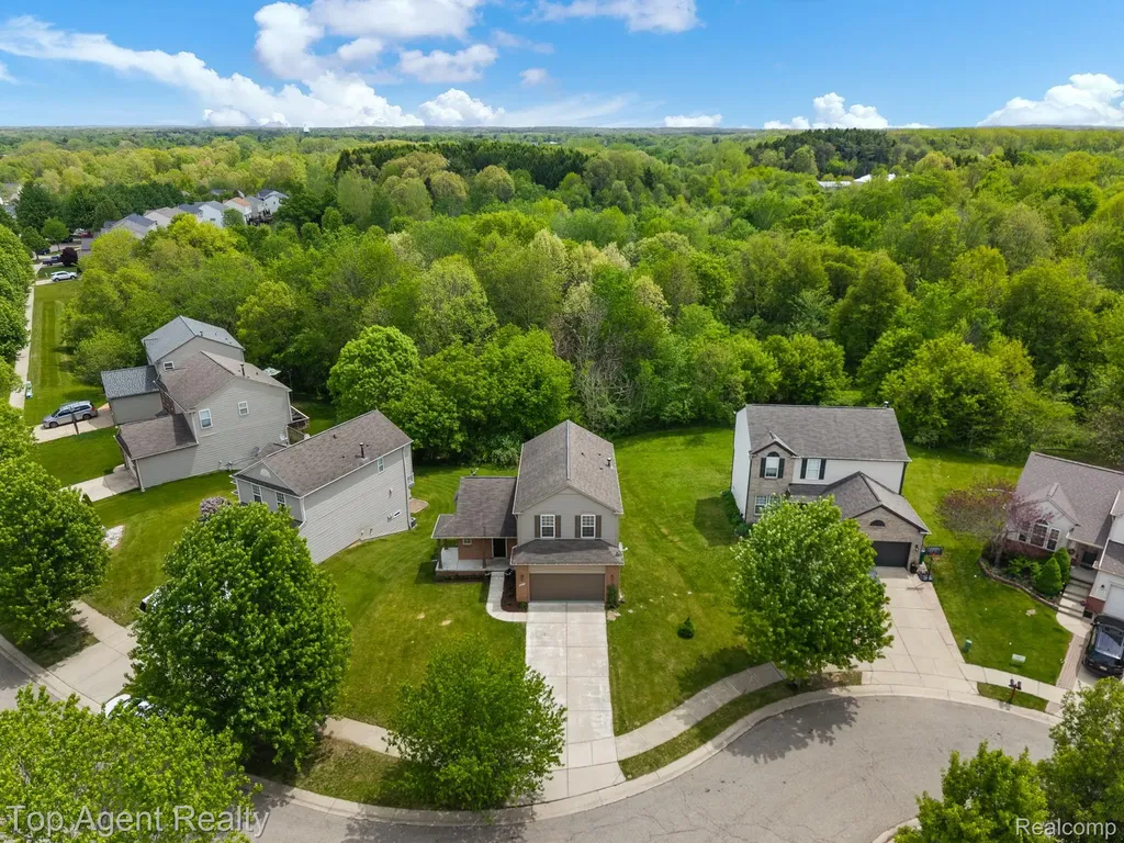 907 Deer Valley Road Holly Township MI 48442