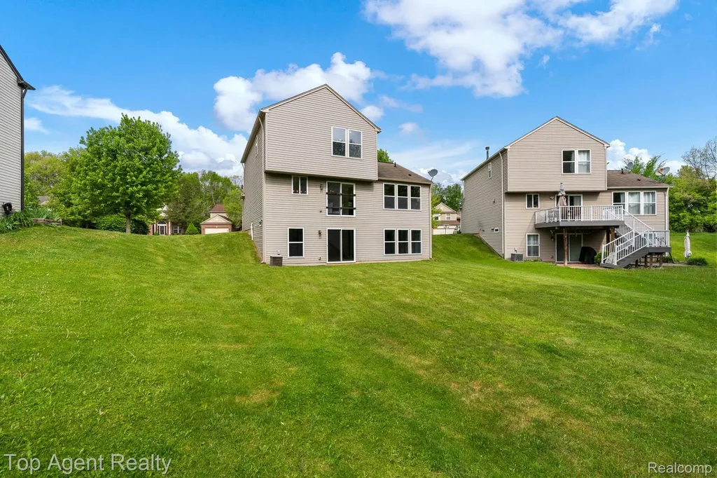 907 Deer Valley Road Holly Township MI 48442