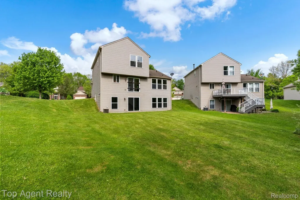 907 Deer Valley Road Holly Township MI 48442