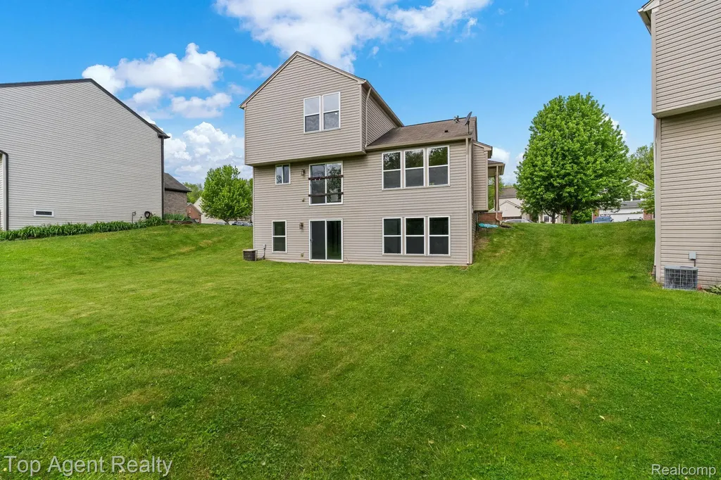 907 Deer Valley Road Holly Township MI 48442