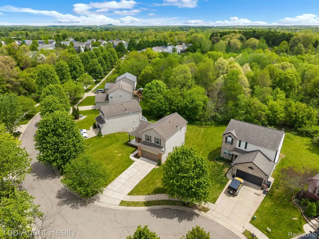 907 Deer Valley Road Holly Township MI 48442