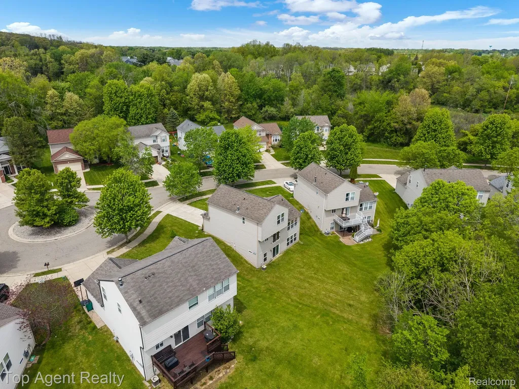 907 Deer Valley Road Holly Township MI 48442