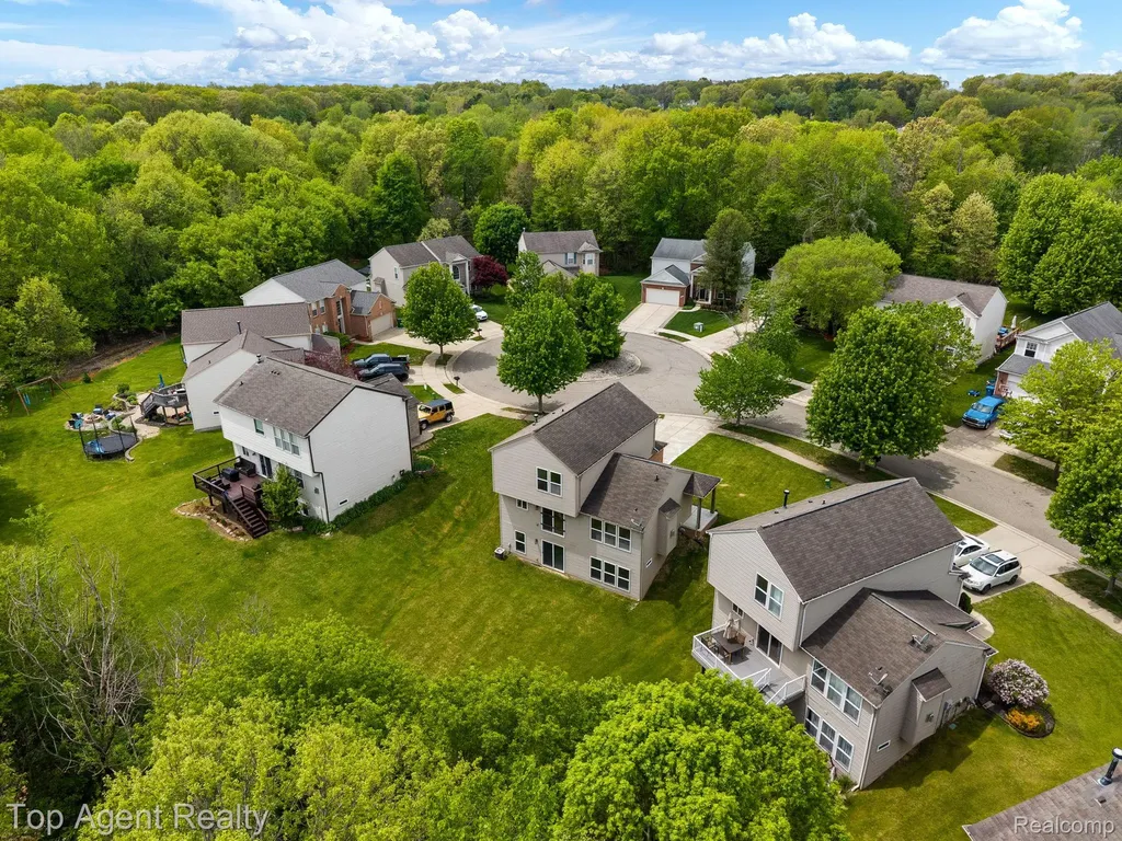 907 Deer Valley Road Holly Township MI 48442