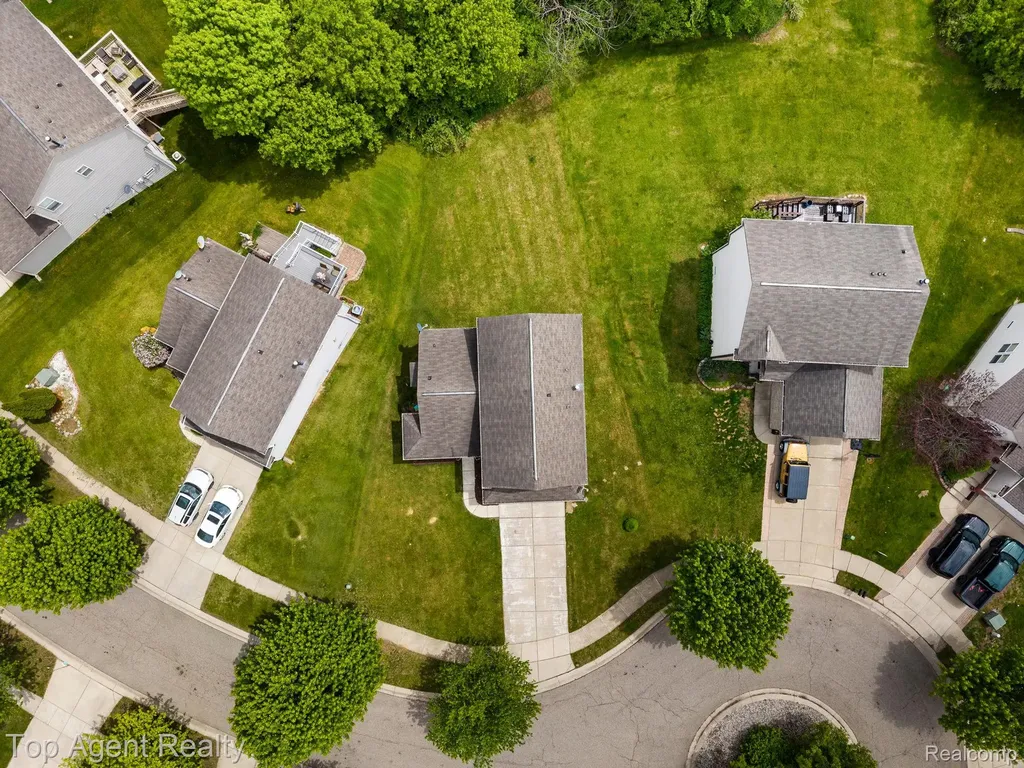 907 Deer Valley Road Holly Township MI 48442