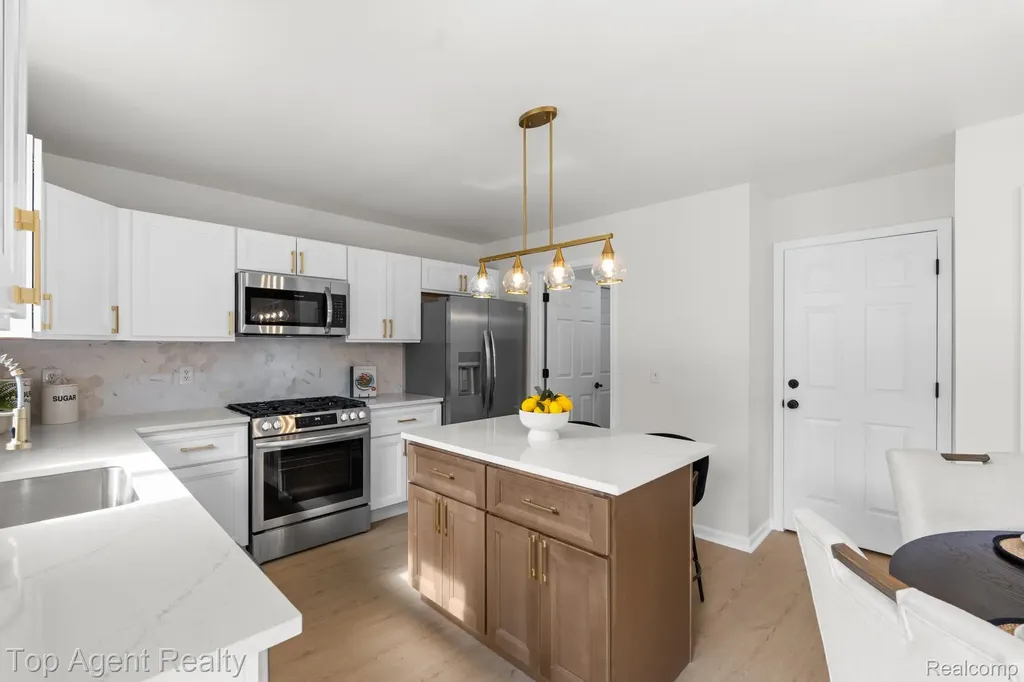 907 Deer Valley Road Holly Township MI 48442