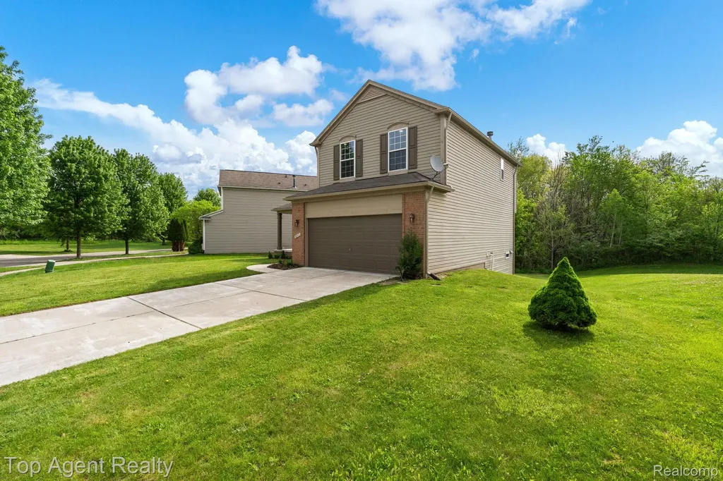907 Deer Valley Road Holly Township MI 48442