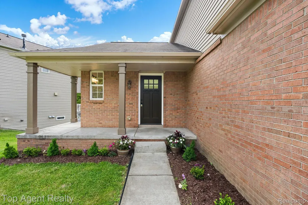 907 Deer Valley Road Holly Township MI 48442