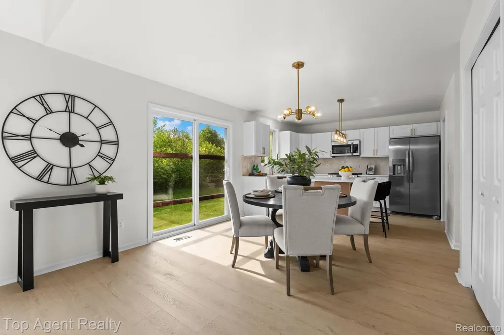 907 Deer Valley Road Holly Township MI 48442