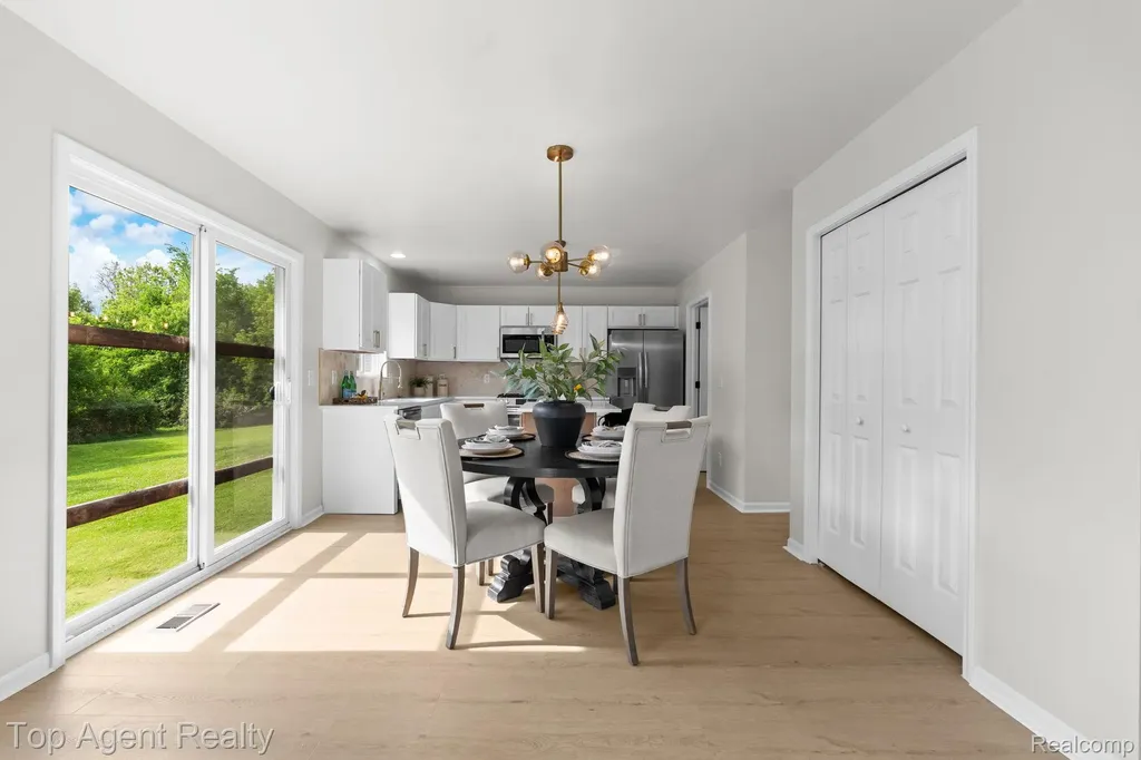 907 Deer Valley Road Holly Township MI 48442