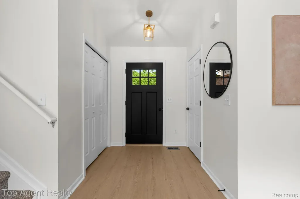 907 Deer Valley Road Holly Township MI 48442
