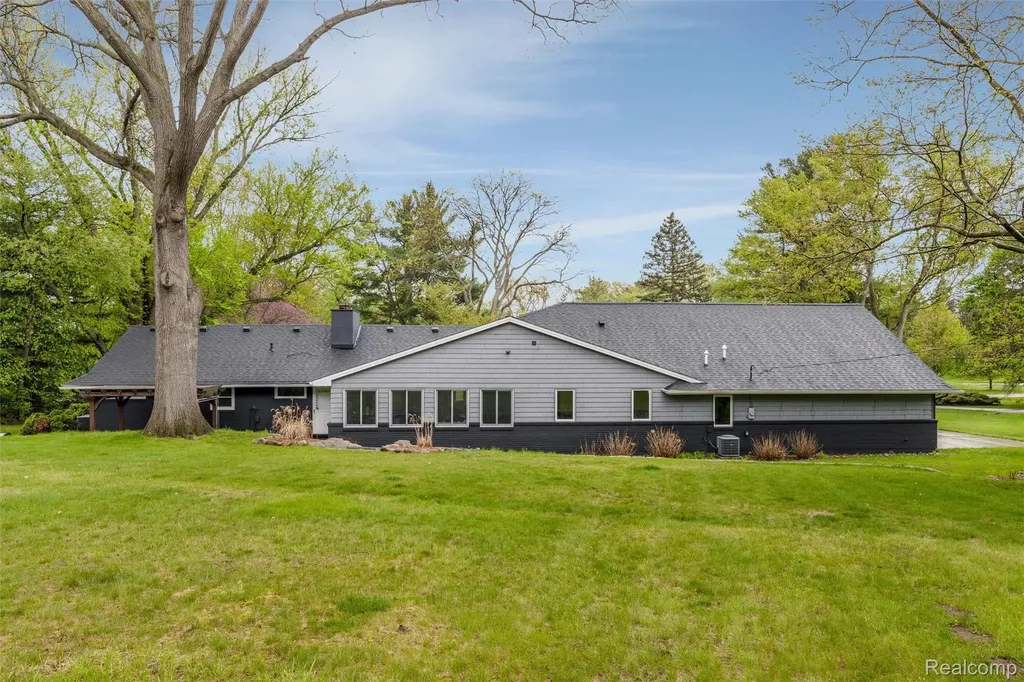 30360 Kincardine Road Franklin Village MI 48025