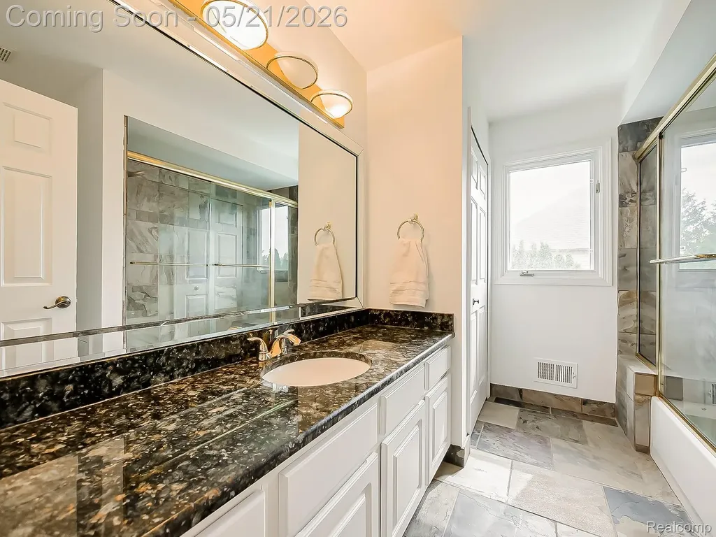 14001 Wayford Run Shelby Charter Township MI 48315