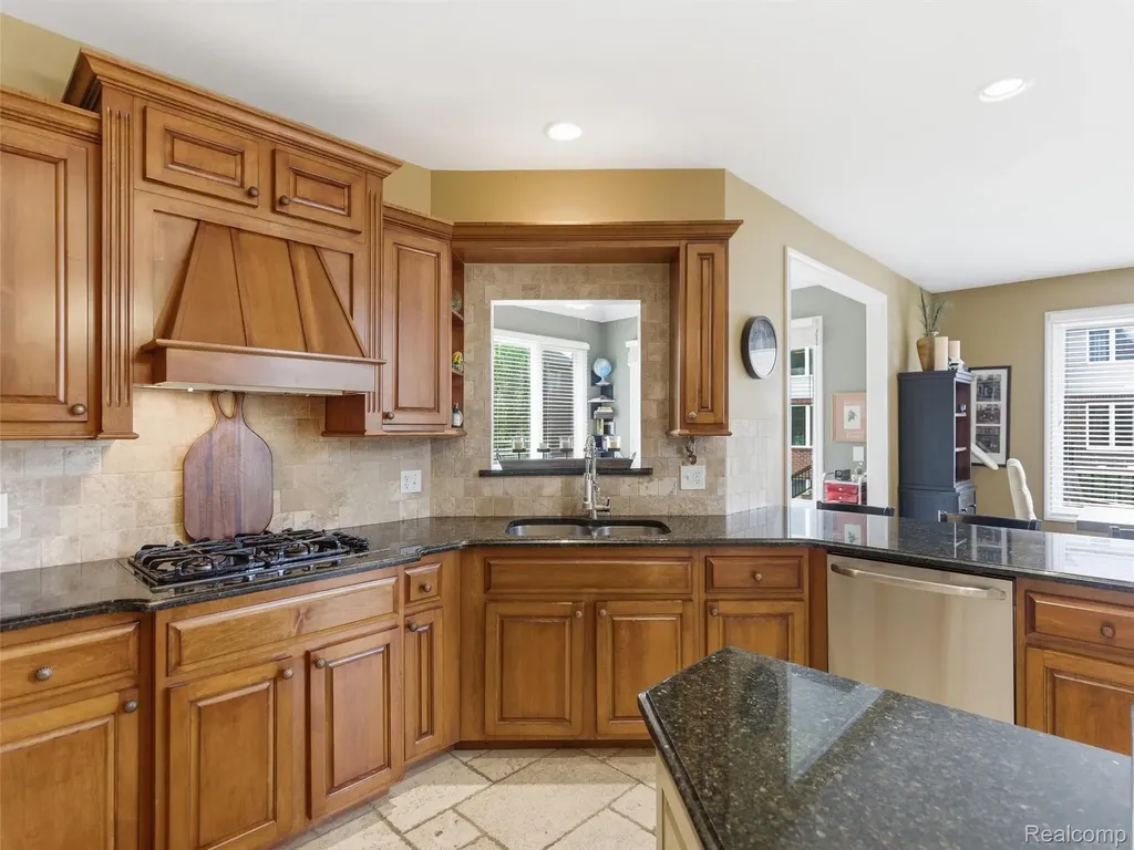 7305 Acadia Court Washington Township MI 48095