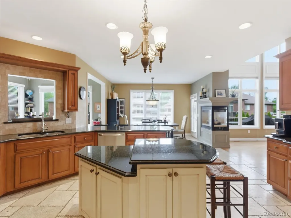 7305 Acadia Court Washington Township MI 48095