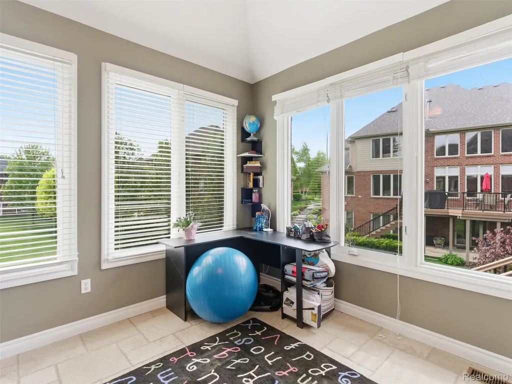 7305 Acadia Court Washington Township MI 48095