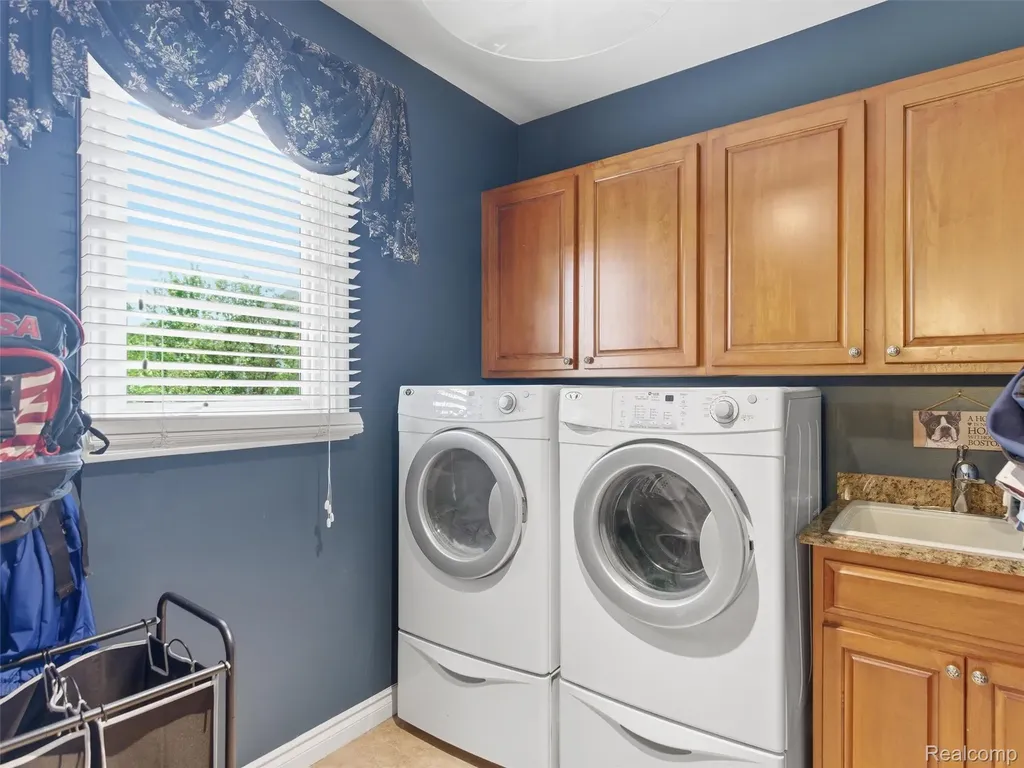 7305 Acadia Court Washington Township MI 48095