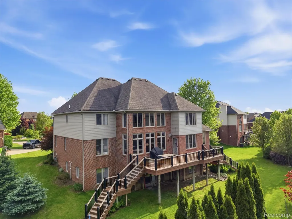 7305 Acadia Court Washington Township MI 48095