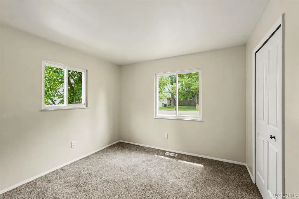 606 Hickory Street Fenton City MI 48430