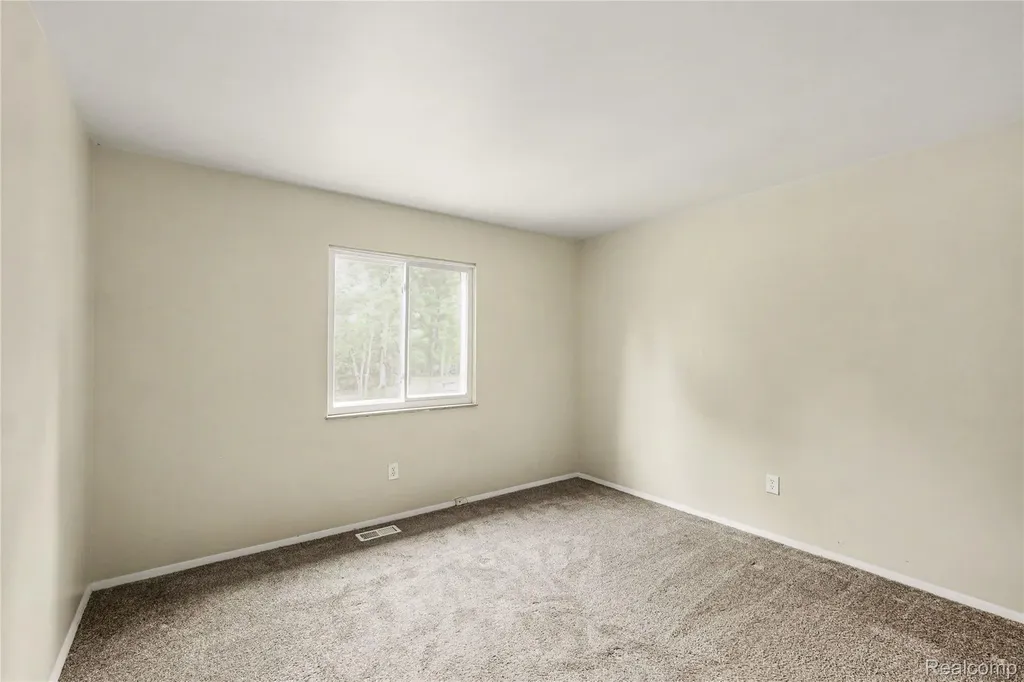 606 Hickory Street Fenton City MI 48430
