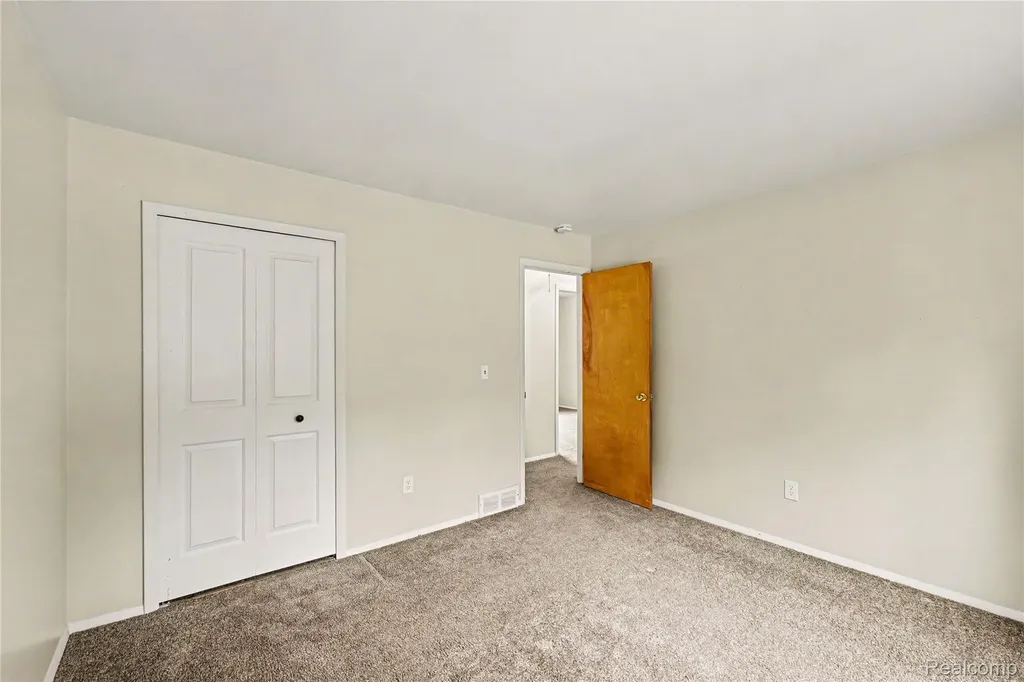 606 Hickory Street Fenton City MI 48430