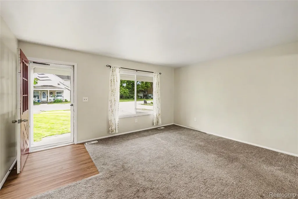 606 Hickory Street Fenton City MI 48430