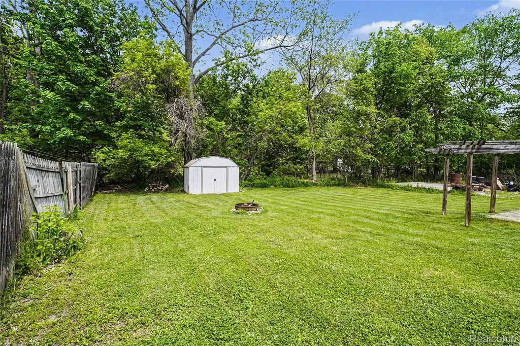 606 Hickory Street Fenton City MI 48430
