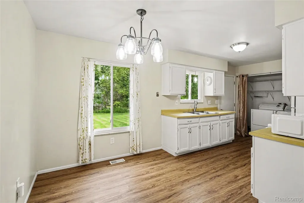 606 Hickory Street Fenton City MI 48430