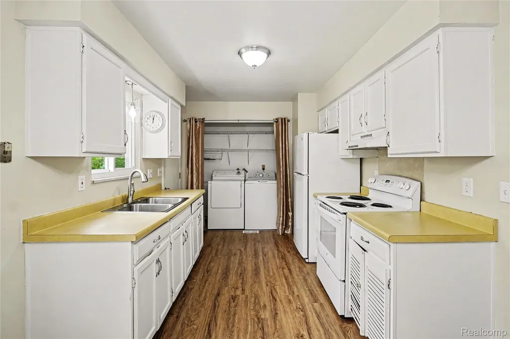 606 Hickory Street Fenton City MI 48430