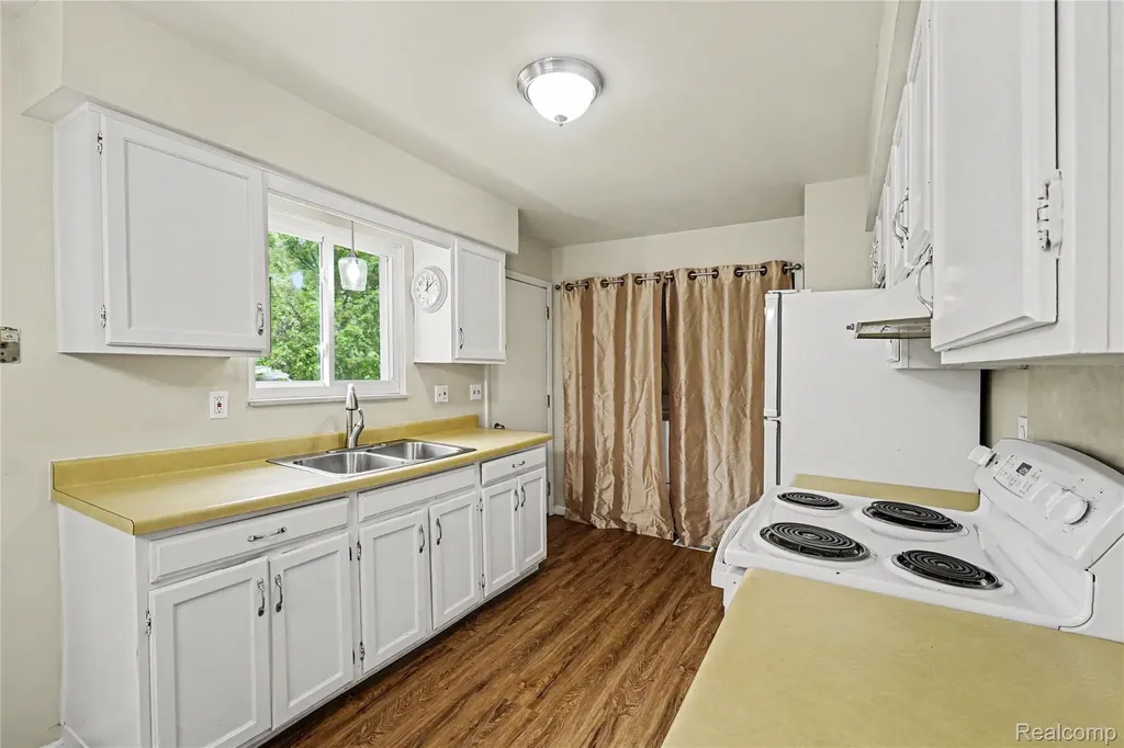 606 Hickory Street Fenton City MI 48430
