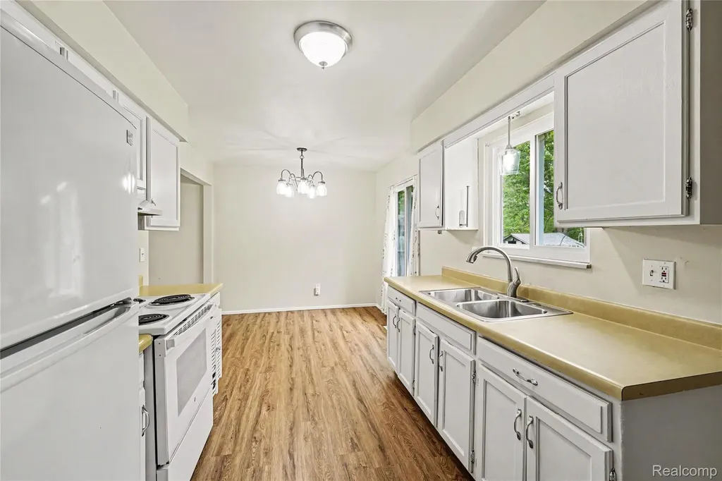 606 Hickory Street Fenton City MI 48430