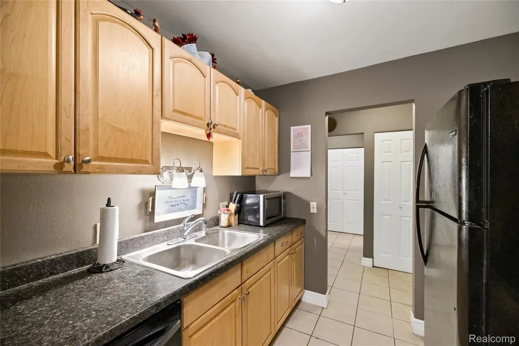 635 E Fox Hills Drive Bloomfield Hills City MI 48304