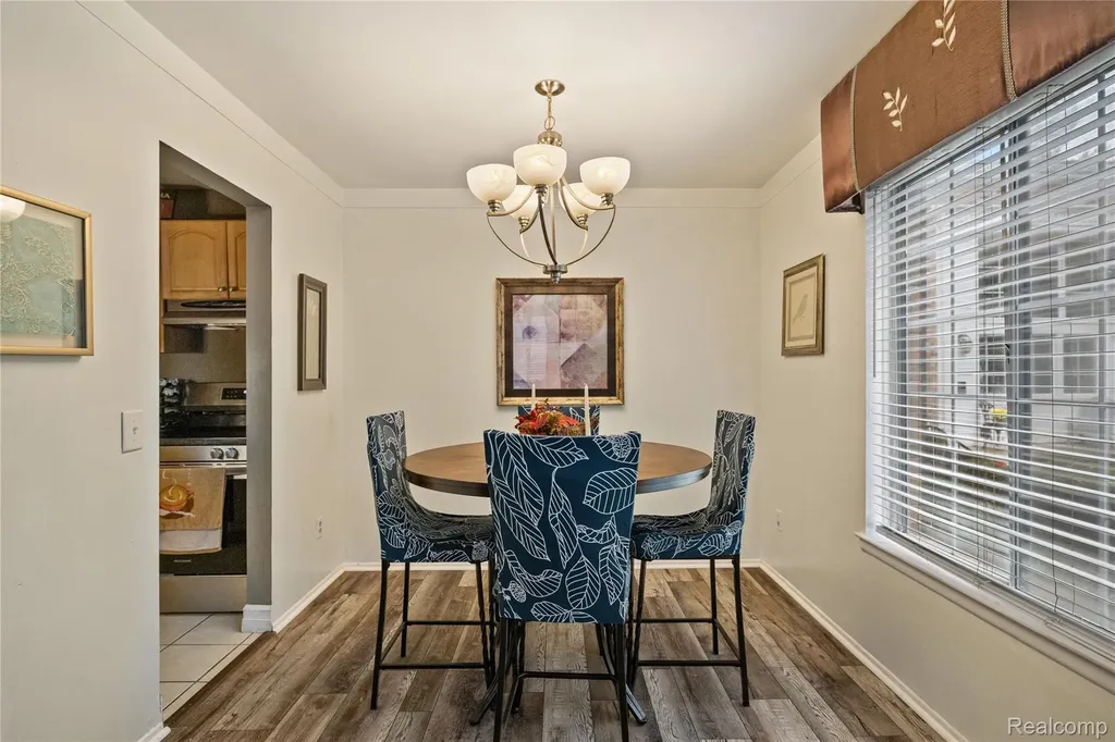 635 E Fox Hills Drive Bloomfield Hills City MI 48304