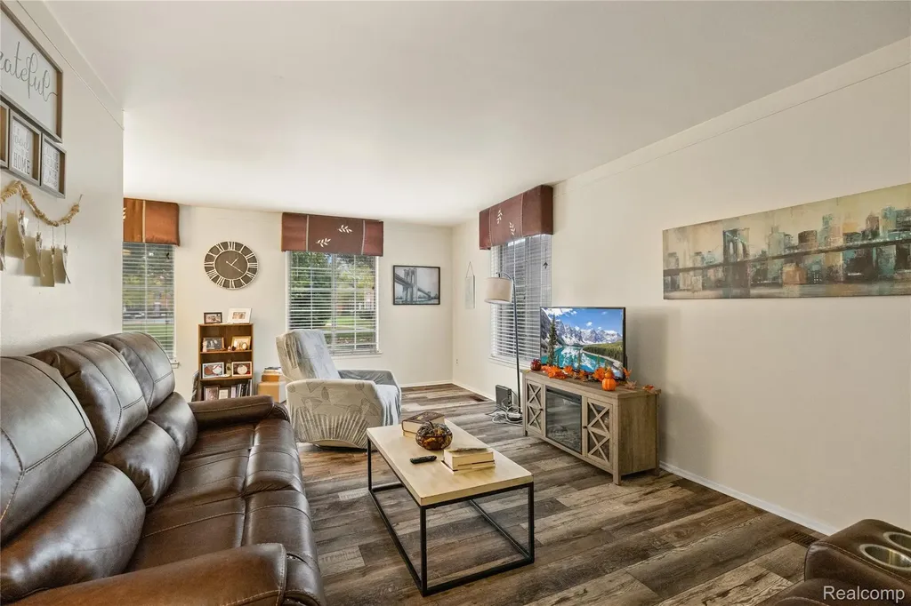 635 E Fox Hills Drive Bloomfield Hills City MI 48304