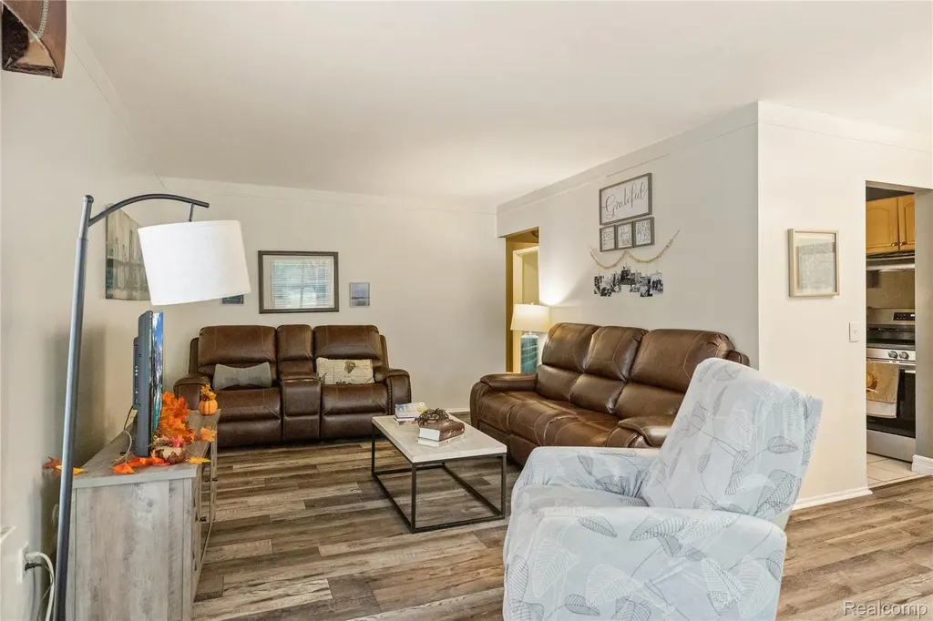 635 E Fox Hills Drive Bloomfield Hills City MI 48304