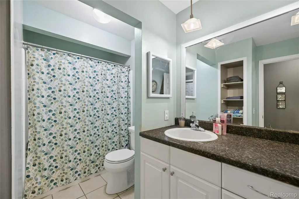 635 E Fox Hills Drive Bloomfield Hills City MI 48304